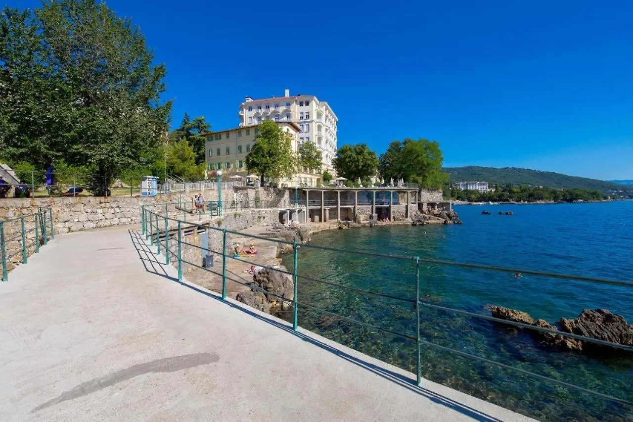 Apartment Vila Ester - Apartman Lovrana